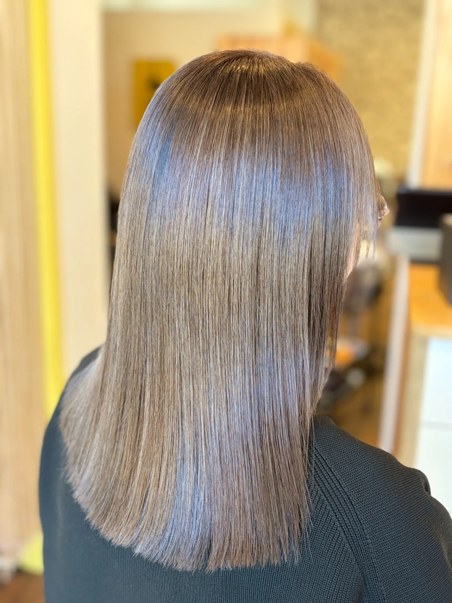高崎の「今日の彼女の髪は魔法的」｜白髪ぼかし×白髪染め×エイジング毛対応。艶と透明感を蘇らせる魔法カラー