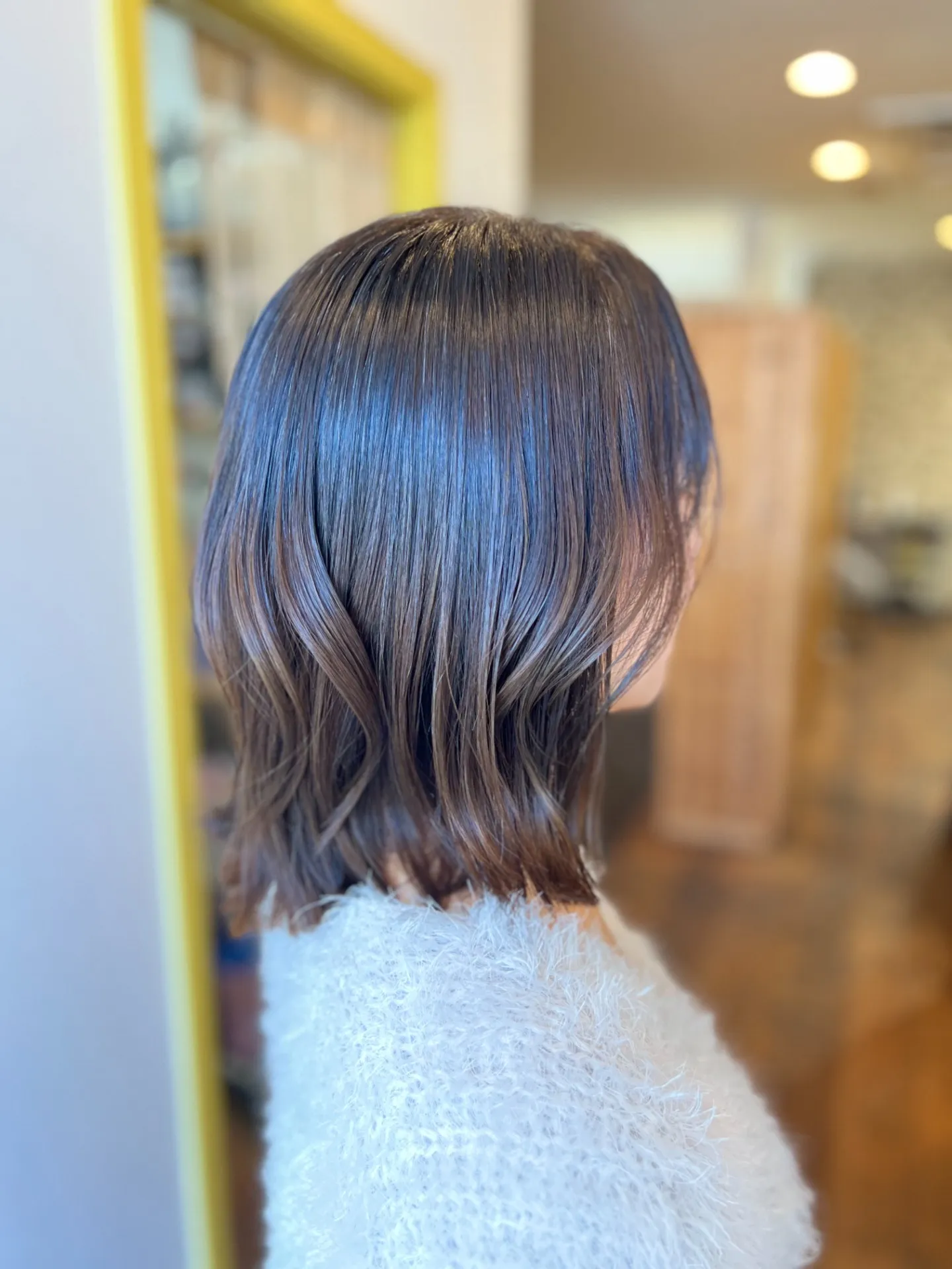 白髪にお悩みの40代のあなた、魔法の白髪ぼかしカラーなら当店にお任せ！！